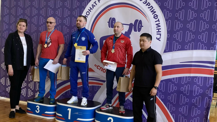 Тамбовский пауэрлифтер Роланд Маргиев завоевал бронзу на Чемпионате России по пауэрлифтингу среди слепых.